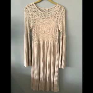 Anthropologie-Beautiful bell sleeve dress